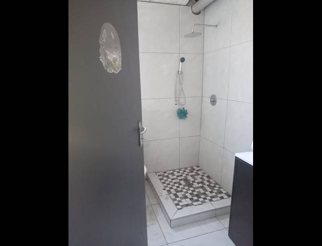 3 BEDROOM FLAT TO LET IN BRACKENHAM